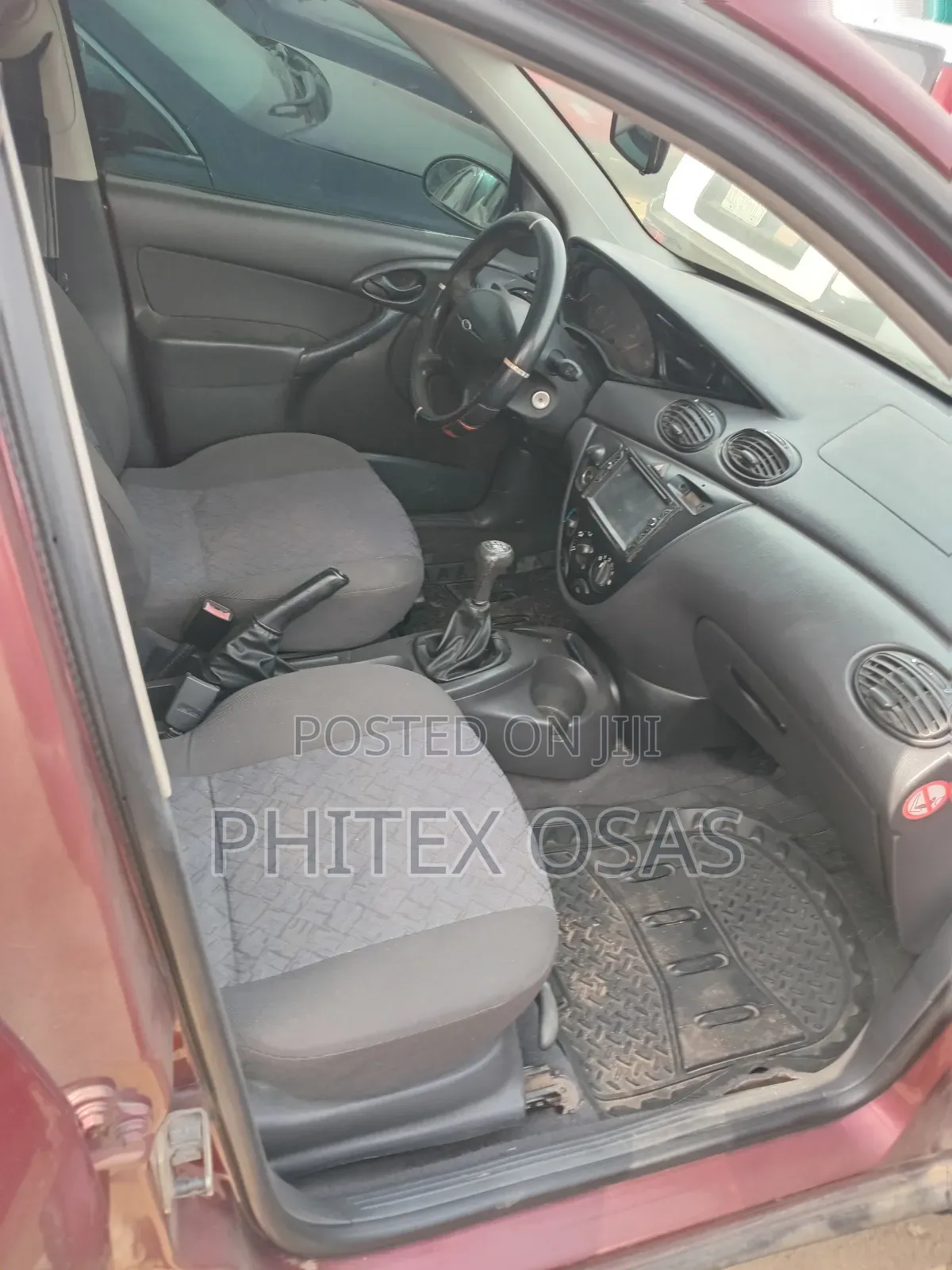 Ford Focus 2005 Red