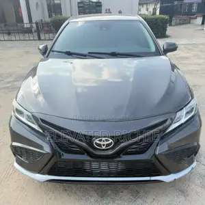 Toyota Camry SE (2.5L 4cyl 8A) 2019 Gray