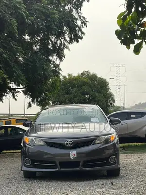 Toyota Camry SE 4dr Sedan (2.5L 4cyl 6A) 2014 Gray