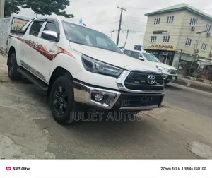 New Toyota Hilux 2023 White