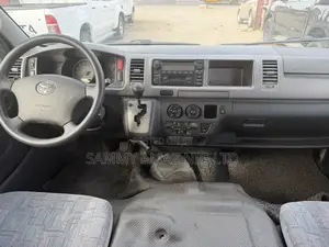 Toyota HiAce 2018 White