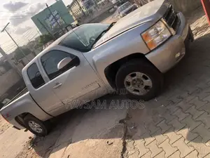 Chevrolet Silverado 2008 Silver