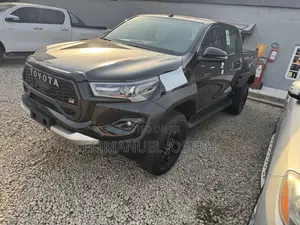 New Toyota Hilux 2025 Black