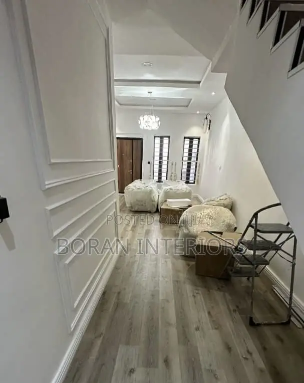 Luxury SPC/Vinyl Wooden Floor