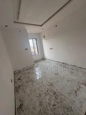 2bdrm Apartment in Yaba Close To Train, Ebute Metta for rent
