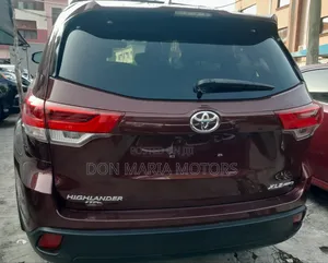 Toyota Highlander XLE 4x2 V6 (3.5L 6cyl 8A) 2017 Burgundy