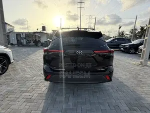 Toyota Highlander XLE 2021 Black