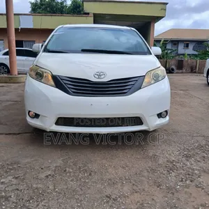 Toyota Sienna Limited 7 Passenger 2011 White