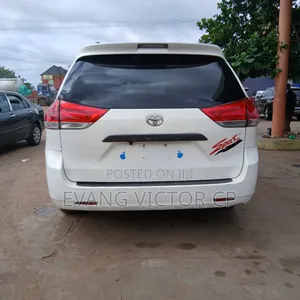Toyota Sienna Limited 7 Passenger 2011 White