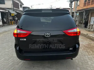 Toyota Sienna XLE 7-Passenger 4dr Minivan AWD (3.5L 6cyl 6A) 2015 Black