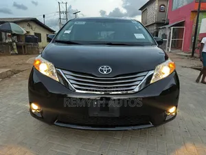 Toyota Sienna XLE 7-Passenger 4dr Minivan AWD (3.5L 6cyl 6A) 2015 Black
