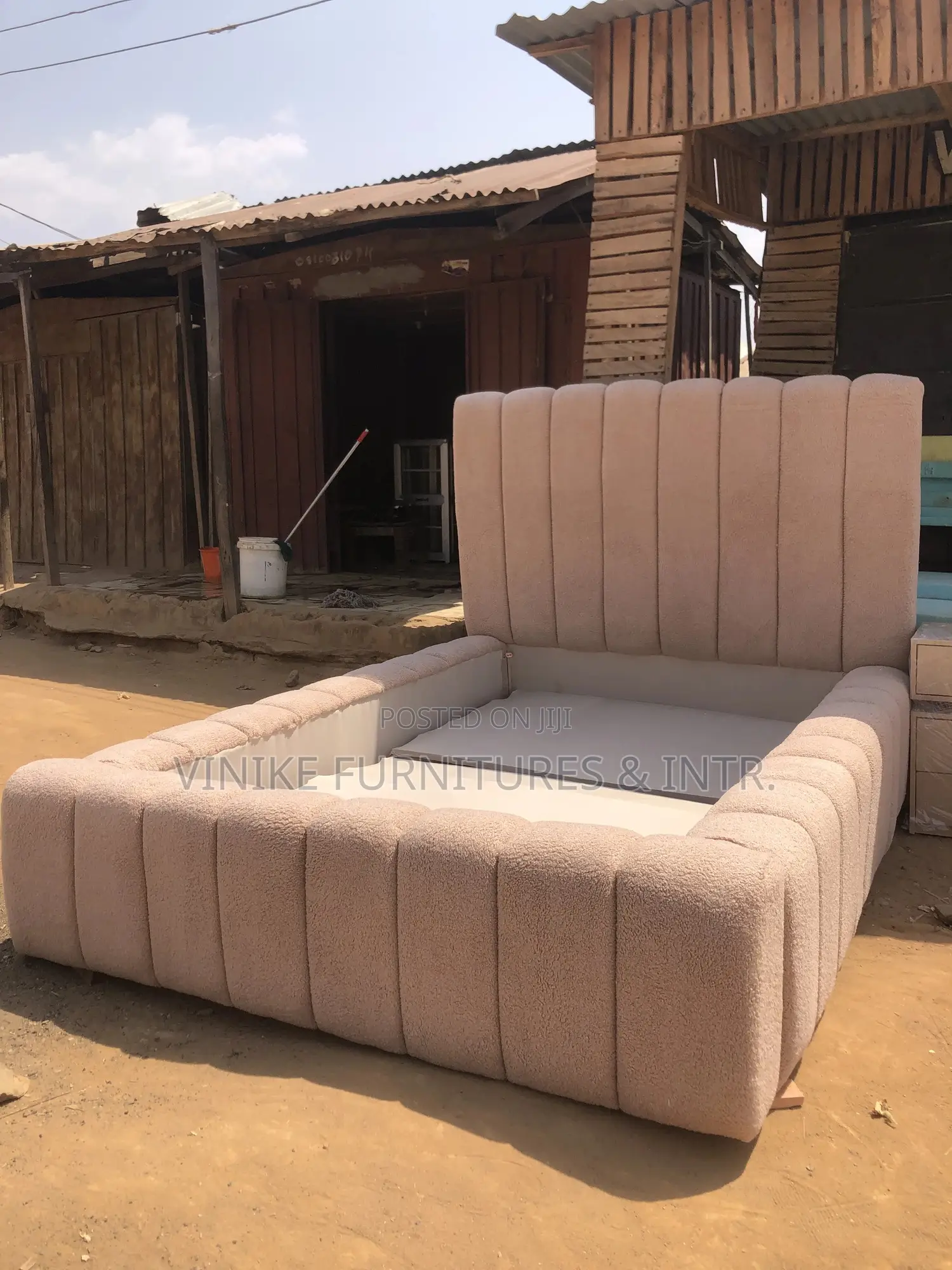 4.5 X 6 Queens Bedframe