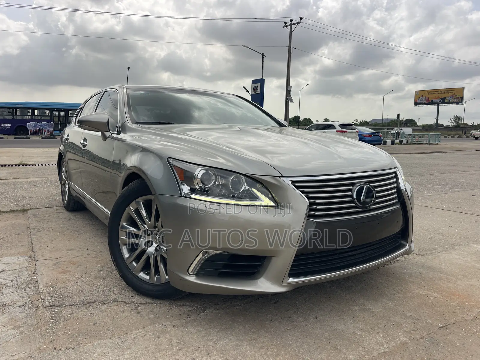 Lexus LS 2019 Gold