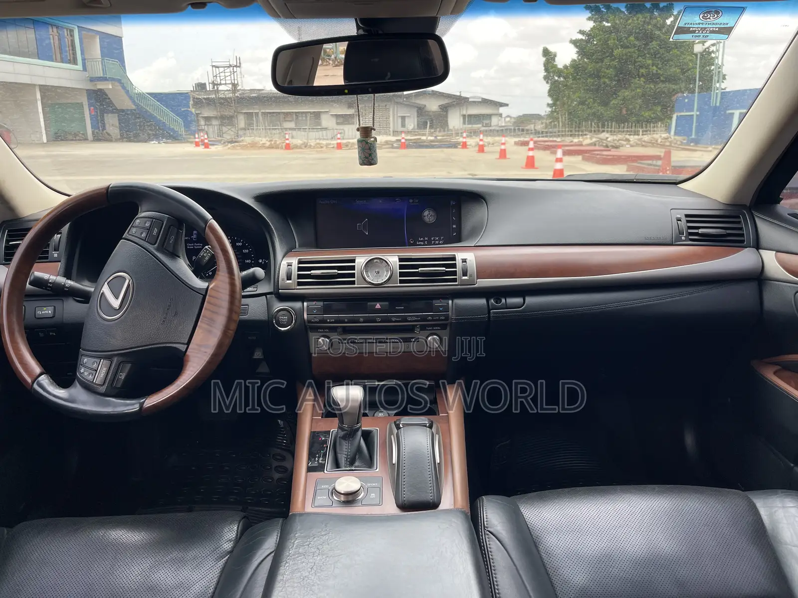 Lexus LS 2019 Gold