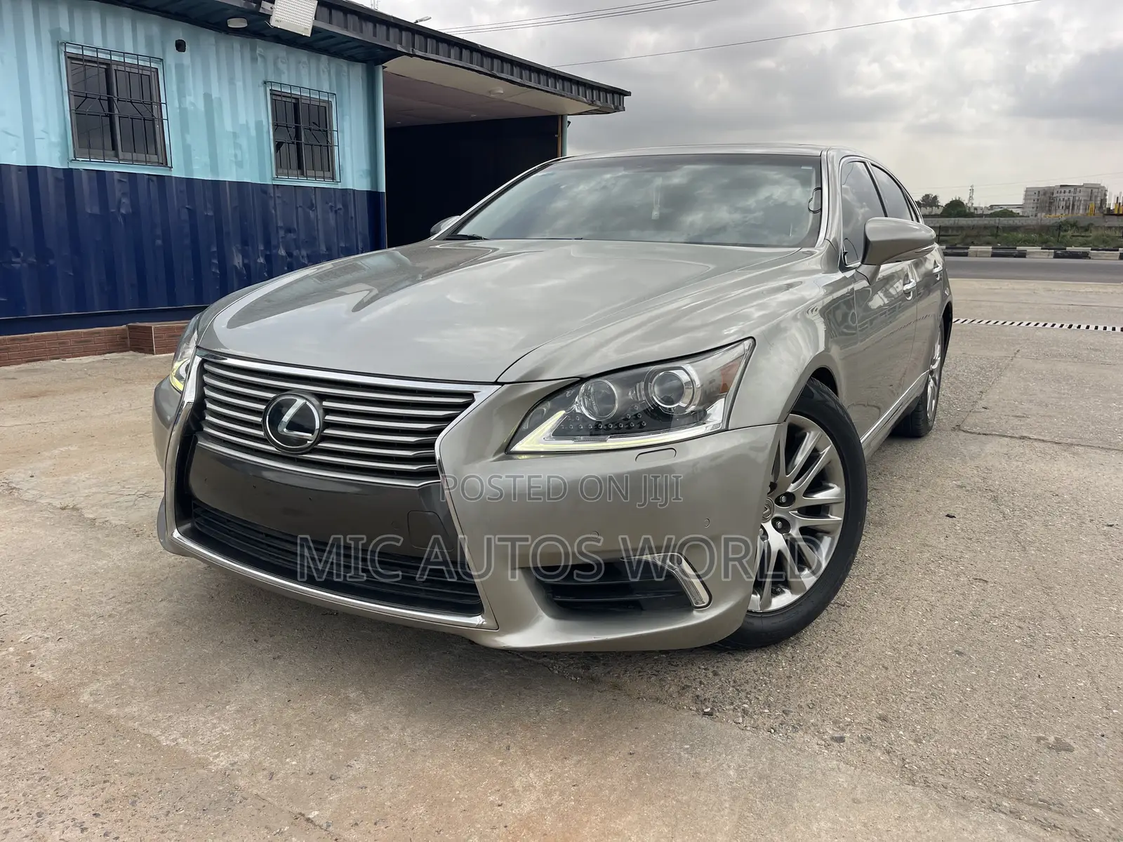 Lexus LS 2019 Gold