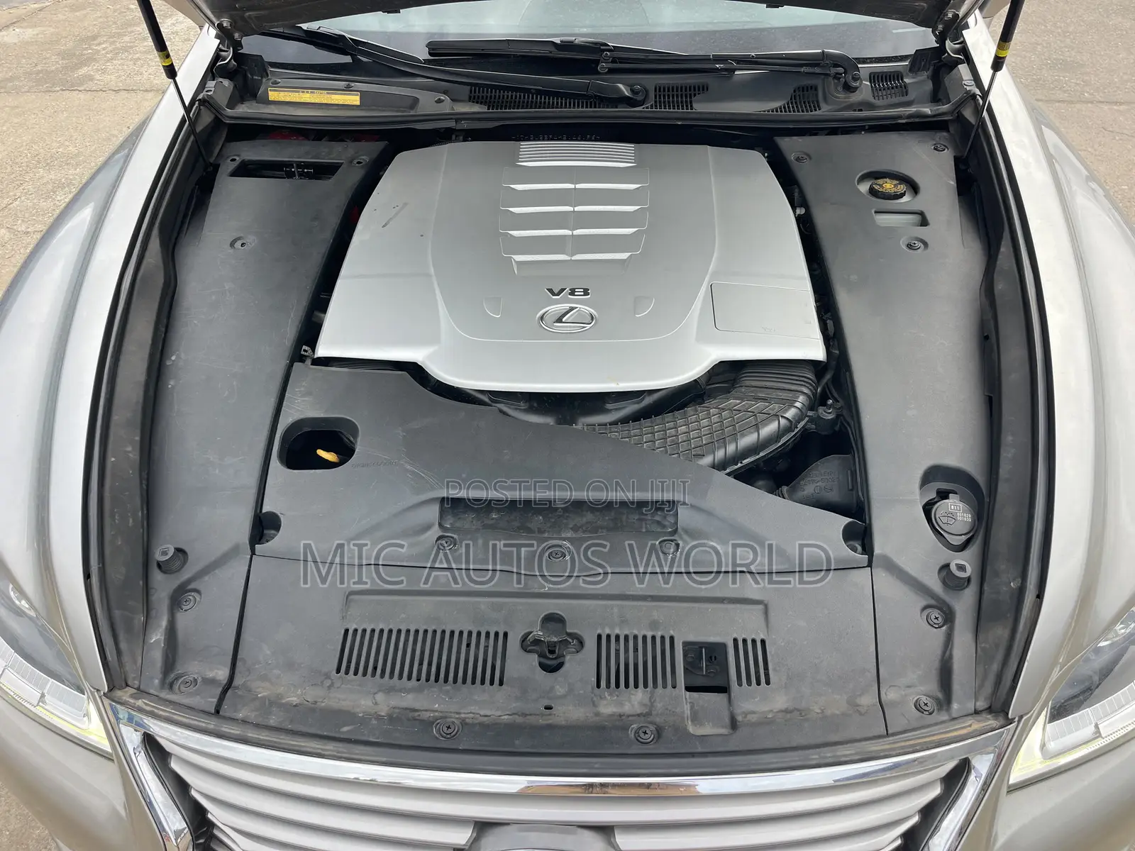 Lexus LS 2019 Gold