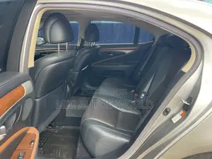 Lexus LS 2019 Gold