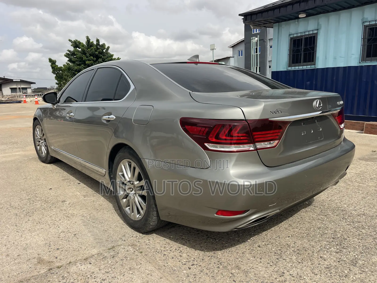 Lexus LS 2019 Gold