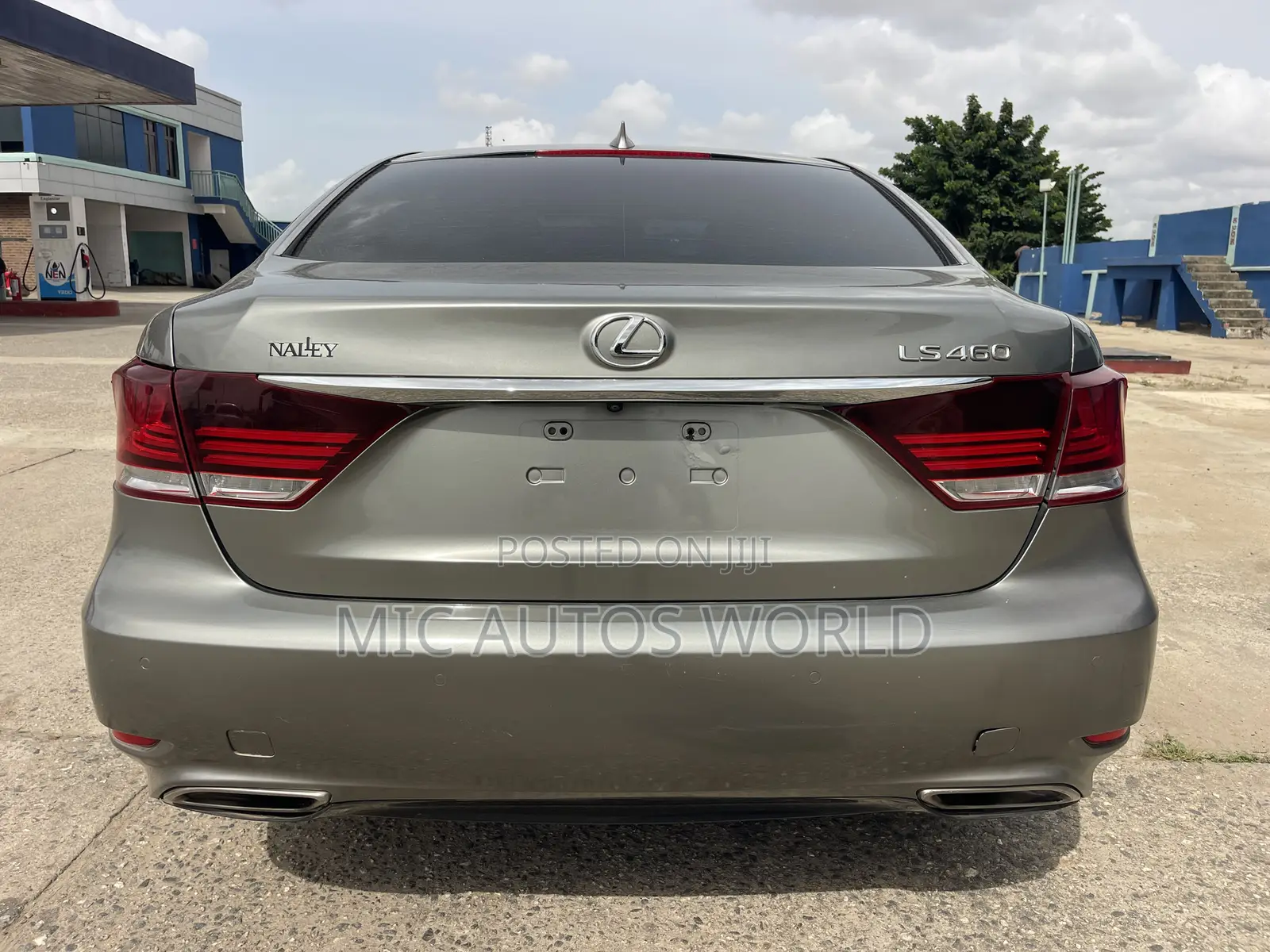 Lexus LS 2019 Gold