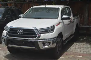 New Toyota Hilux 2025 White
