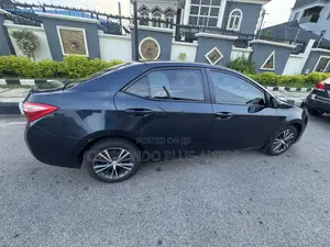 Toyota Corolla LE (1.8L 4cyl 2A) 2018 Blue