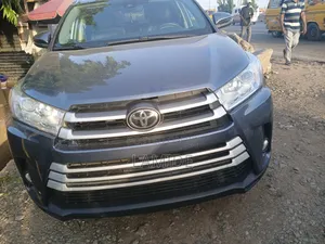 Toyota Highlander XLE 2019 Blue