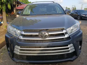 Toyota Highlander XLE 2019 Blue
