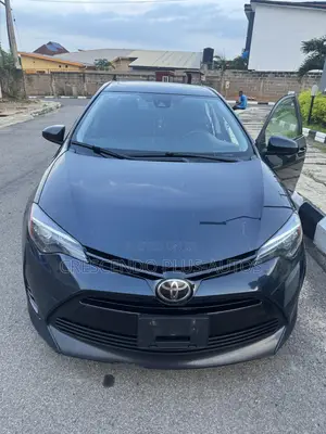 Toyota Corolla LE (1.8L 4cyl 2A) 2018 Blue