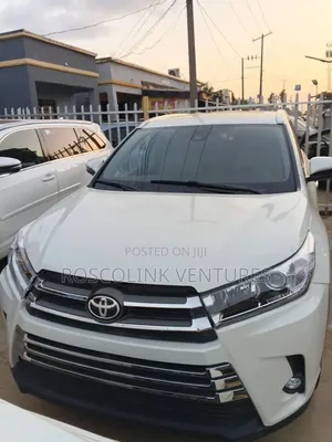 Toyota Highlander XLE 4x4 V6 (3.5L 6cyl 8A) 2017 White