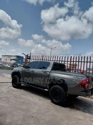Toyota Hilux 2021 Gray
