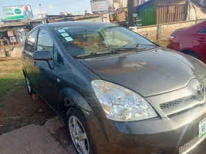 Toyota Verso 2009 Gray