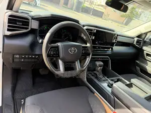 Toyota Tundra 2022 White
