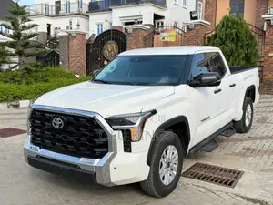Toyota Tundra 2022 White