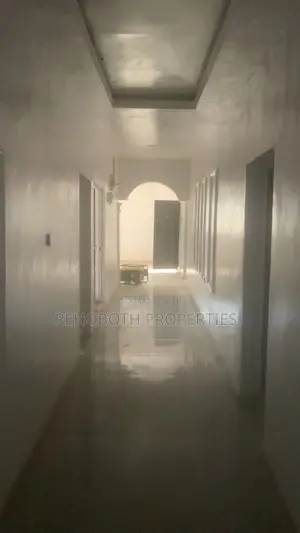5bdrm Bungalow in Odeku Academic Road, Akala Express for rent
