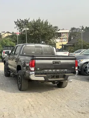 Toyota Tacoma 2018 Gray
