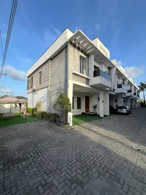 4bdrm Townhouse / Terrace in Ilaje for rent