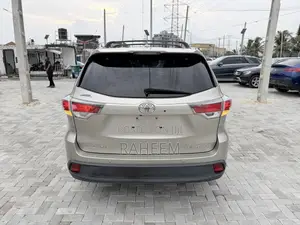 Toyota Highlander Limited V6 4x4 (3.5L 6cyl 6A) 2016 Gold