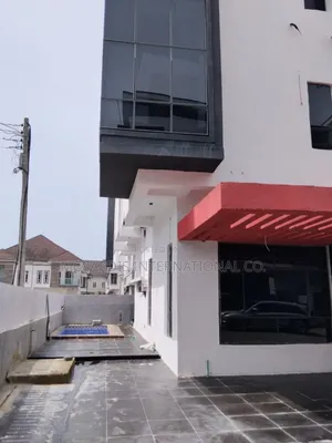 5bdrm Duplex in White Oak Estate, for rent