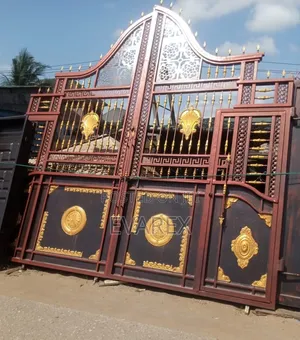 Luxury Entrance Gate With Ark