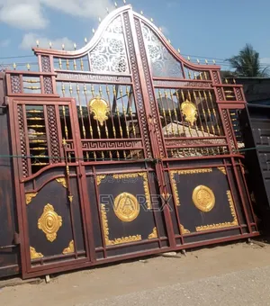 Luxury Entrance Gate With Ark