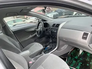 Toyota Corolla 2010 Silver