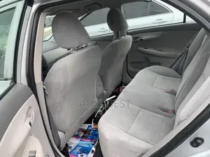 Toyota Corolla 2010 Silver
