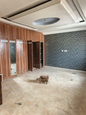 4bdrm Penthouse in Scc Road New Road, Ushafa for rent