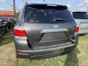 Toyota Highlander Limited 3.5l 4WD 2013 Gray
