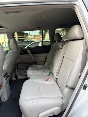 Toyota Highlander SE 3.5L 4WD 2013 Silver