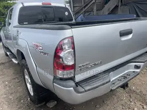 Toyota Tacoma Double Cab V6 Automatic 2011 Silver