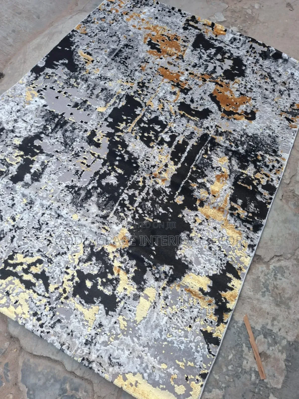 G/B Turkish High Quality Center Rug