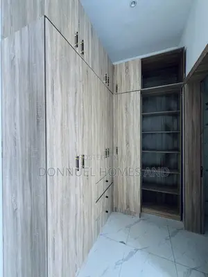 4bdrm Townhouse / Terrace in Ikota for rent