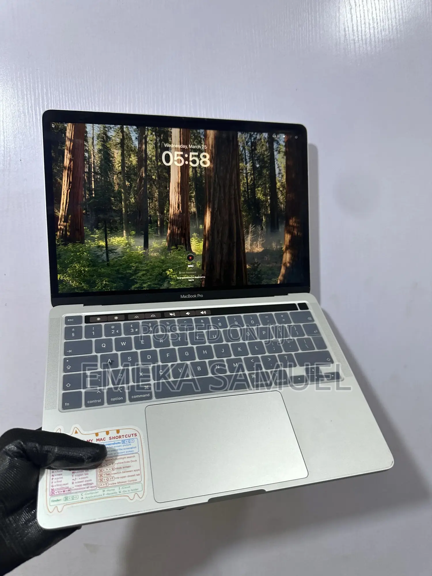 Laptop Apple MacBook Pro 2020 8GB Intel Core i5 SSD 256GB