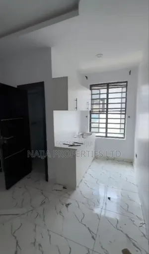 Studio Apartment in Bera Estate, Chevron for rent